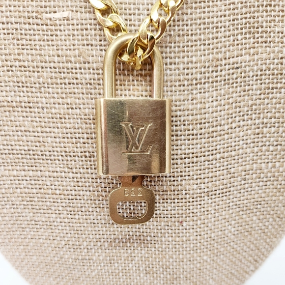 Louis Vuitton Lock & Key #339 On Gold Plated 18 Inch Chain With Box & Dustbag - Picture 6 of 7